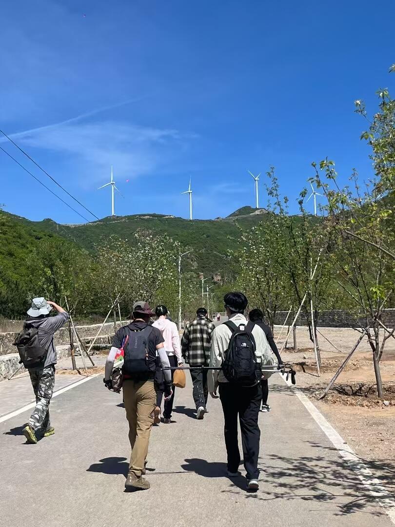 徒步偶遇胡先煦的人从众瞧胡先煦徒步，各种花样频出，将乐趣拉满，这般有趣，让人不禁