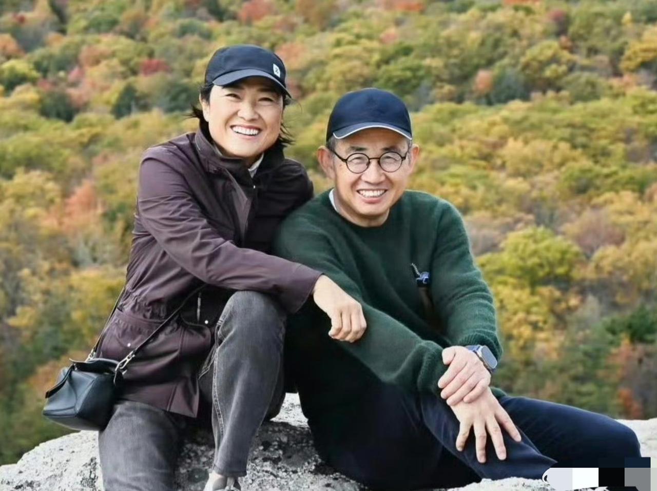 潘石屹和妻子张欣在纽约赏秋景！中国房地产企业家，就属潘石屹结局最好了。这一切都