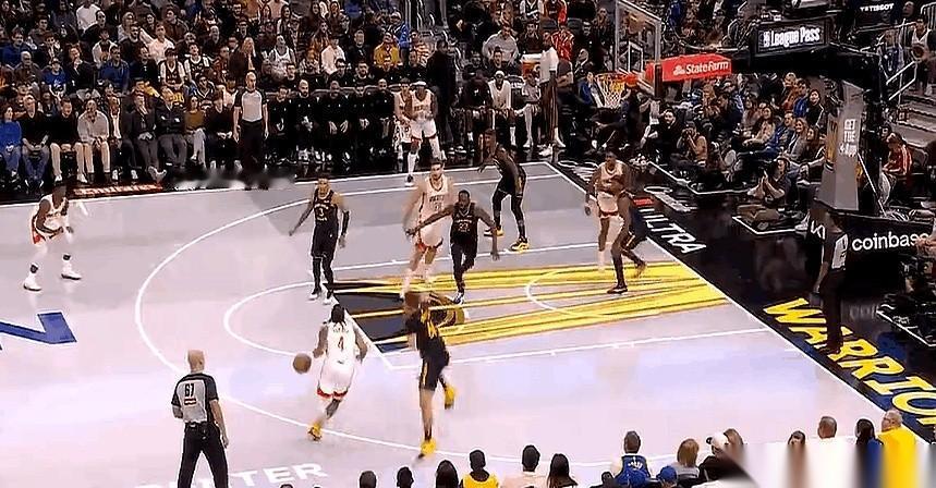 就那个中距离，稳得像一个练了一辈子的老师傅。那一瞬间我脑子里就一个念头：这哥们