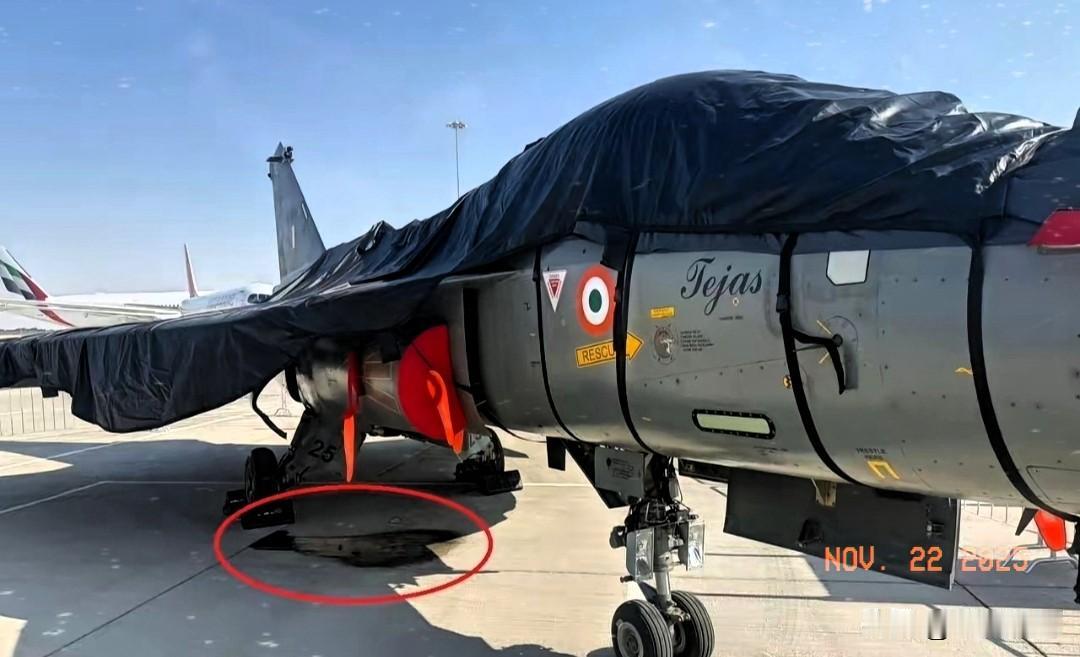 这一次，印度想捂住战斗机损失已经不可能了！没想到漏油了还硬要上飞行表演，不坠