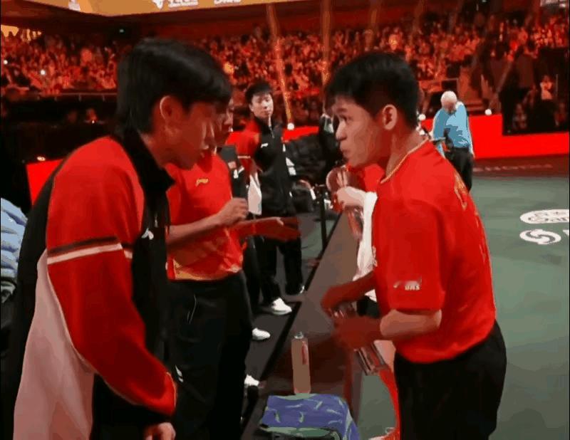 中国队混双为什么这么厉害，看到没有！林诗栋和蒯曼打混双，肖战指导只负责拿水和拧瓶