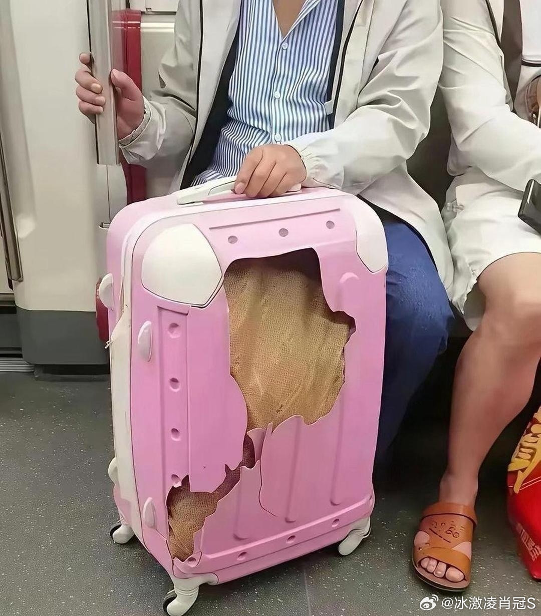 还以为是破箱子呢！原来是我看走眼了！