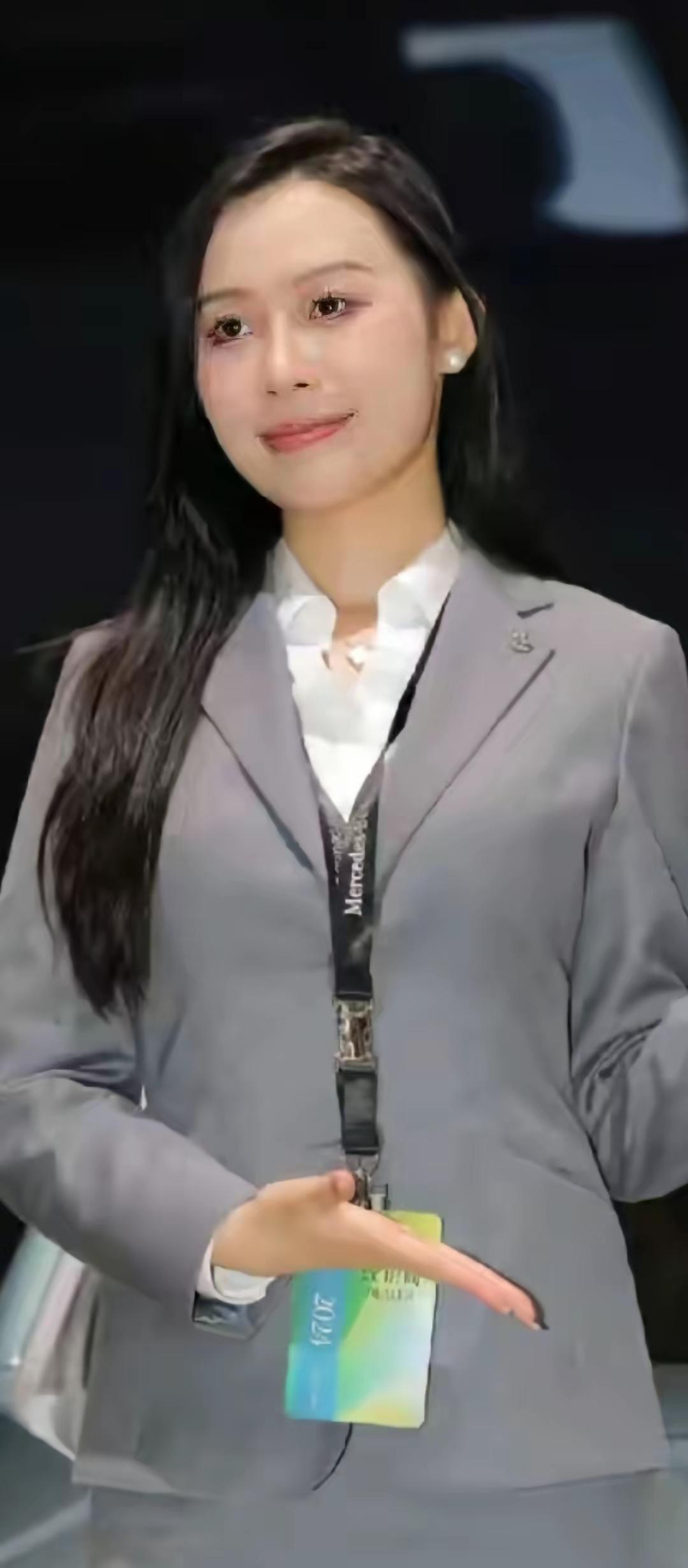 职场女神，优雅自信，专业风范！💼💄✨