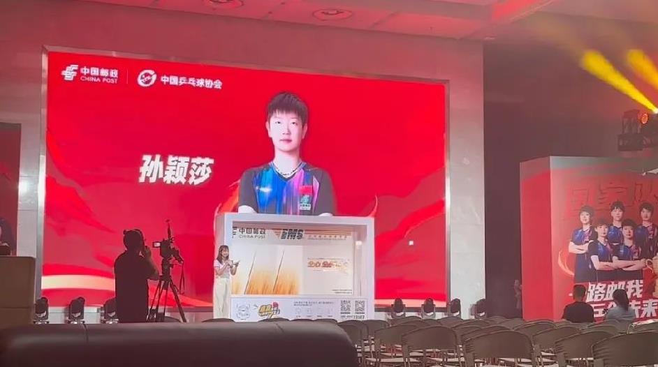 孙颖莎王楚钦今天10点会在邮政大厦参加续约仪式！看这阵仗规格很高呀！欢迎还做了