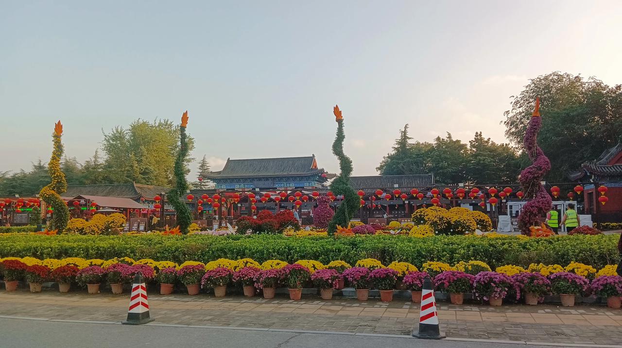 面试的时候，老板说:“我很诧异，你当时问了一句话，有年龄限制没？”“我看了你