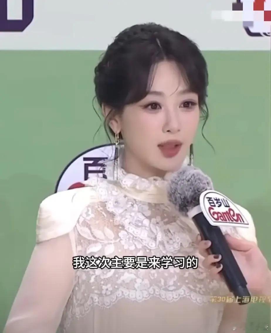 哎呀，说起杨紫啊，大家肯定都不陌生！这小妮子近几年可是火得不行，人气飙升，让人不