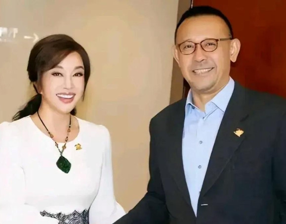 那年，年仅20岁的姜文，在刘晓庆近乎手把手、甚至嘴贴嘴的悉心调教下，初次体验到了