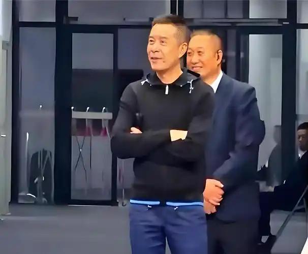 广东队关键战前，老板陈海涛打破惯例，没像以前那样亲自动员，反而成了"隐形人"，这