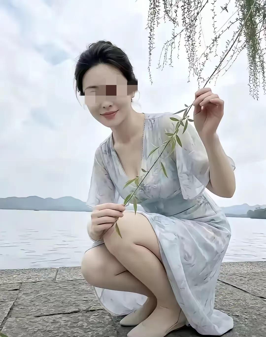 奉劝大家不要乱搞！我一个女同事，才35岁，长得好看，身材也好，老公对她也不错。