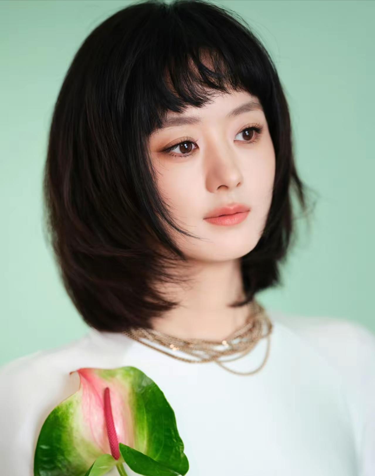 查了一下，赵丽颖身上的衣服，2000起。不是什么高奢大牌，就是英国的一个轻奢设