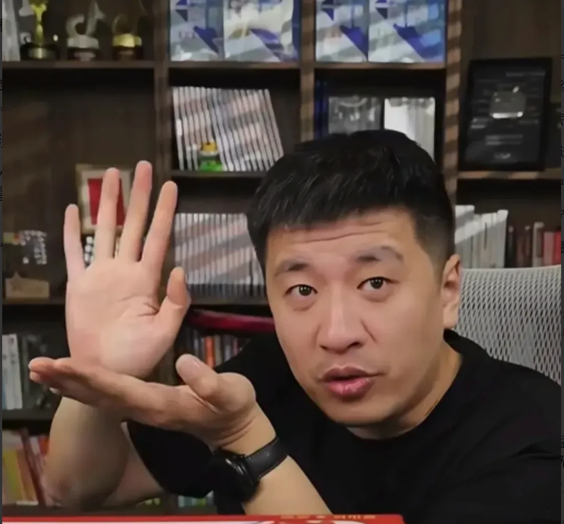 这次协和董小姐的事情，让张雪峰曾经的一段视频，又被网友挖了出来，有个家长问张