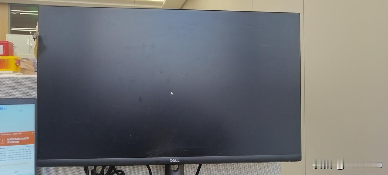 感谢公司2023年给我们新换的办公电脑，每天没有20分钟这屏幕是亮不了的，屏幕亮