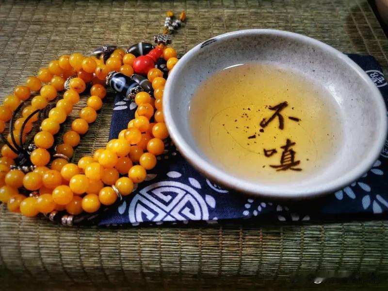 敢选择——不因怕错而困在原地，心动就出发，想要就争取。能放下——对消耗你的人事止