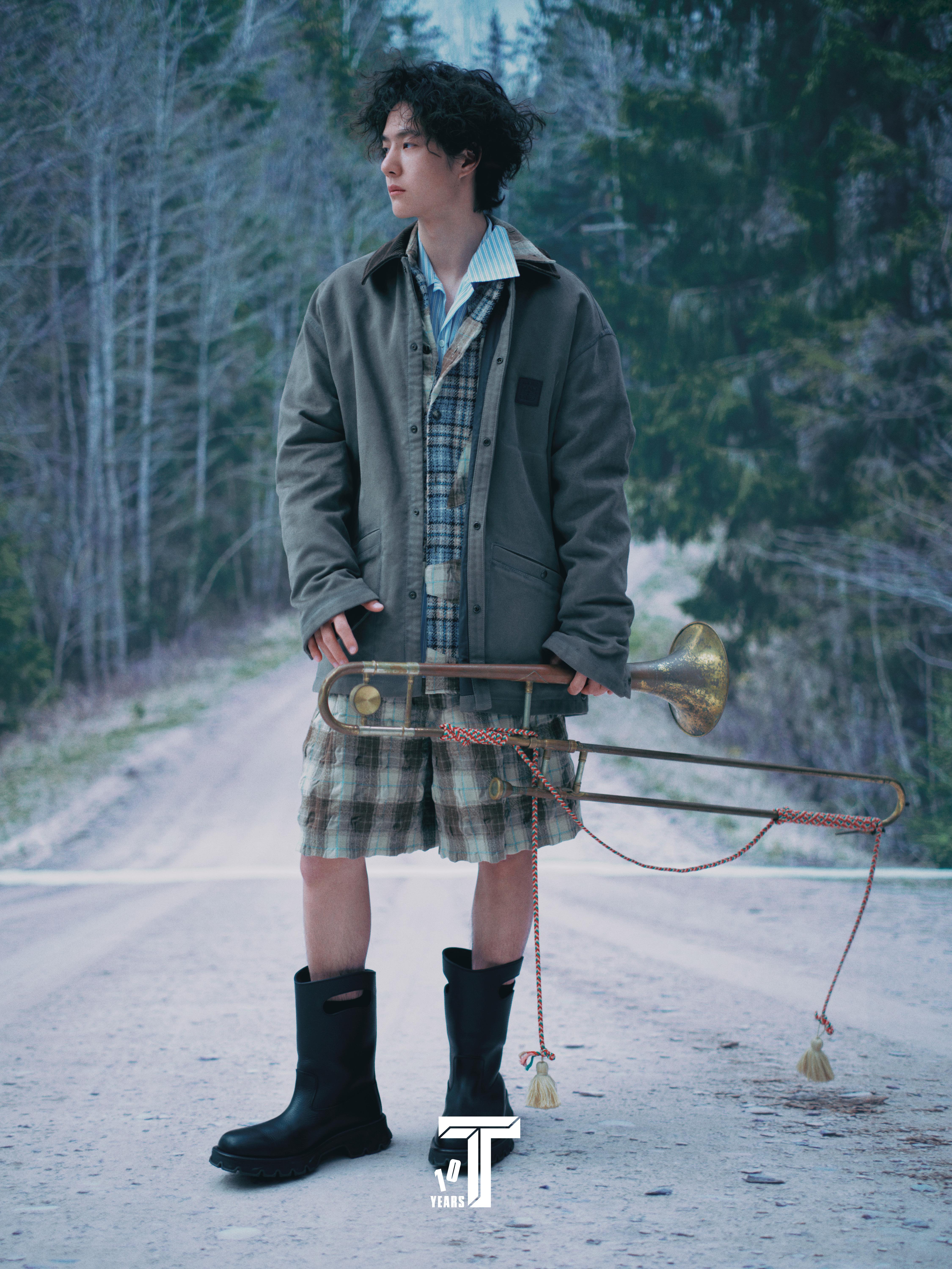 【王一博拍杂志没化妆】Wow，王一博纯素颜拍杂志？16日，分享的封面大片，并透露