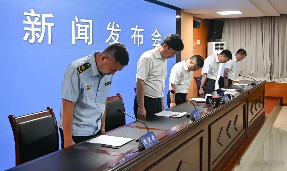 重庆彭水那场突如其来的塌方，把龚宝东的名字推到了风口浪尖。谁能想到，西南政法大学