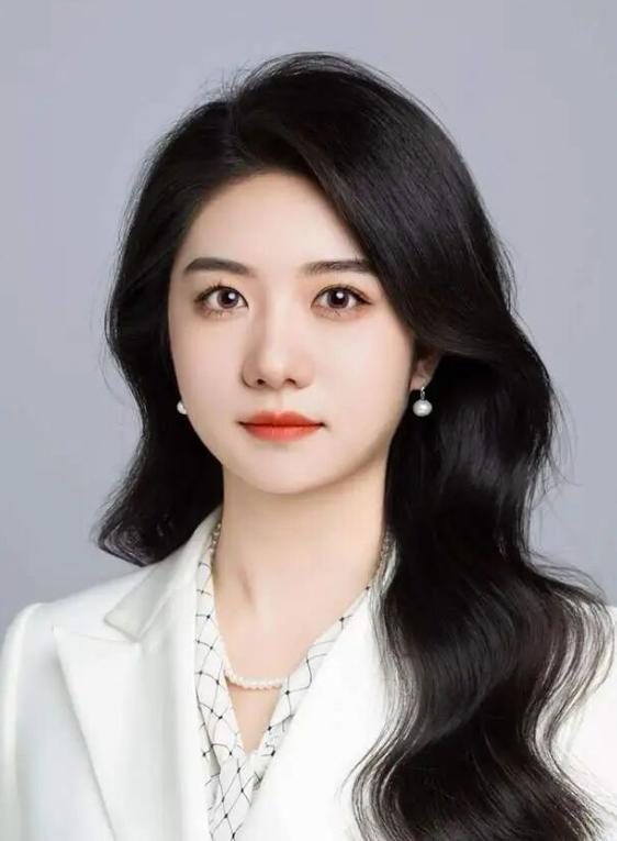 “真是天妒英才”！31岁律师李禹墨离世，律所透露死因是突发疾病，长得很漂亮不输明