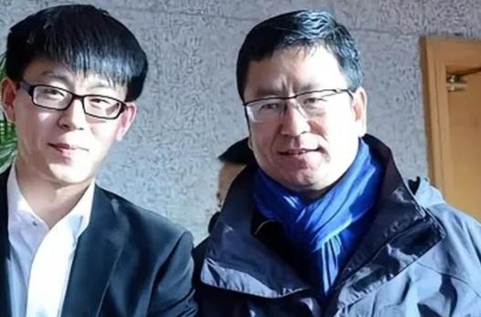 白岩松的独生子白清扬，高三因成绩优秀，被保送到英国伦敦国王学院，未曾想，他竟选择
