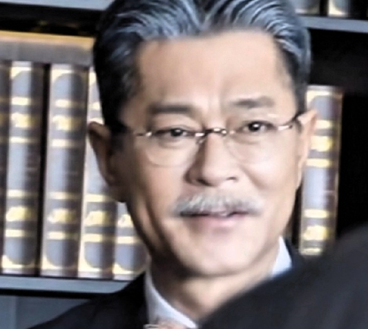 一眼就能看出古天乐的咖位大不大在电影《寒战1994》拍摄现场，古天乐第一天到片