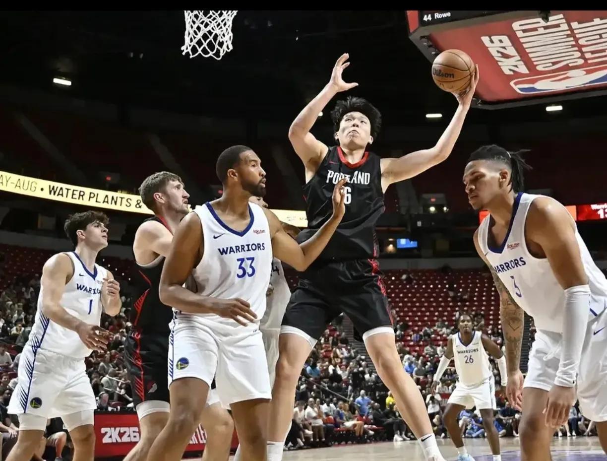 随着杨瀚森在NBA首秀表现惊艳后，会产生三个意料之中的事件：1，赛后，NBA各