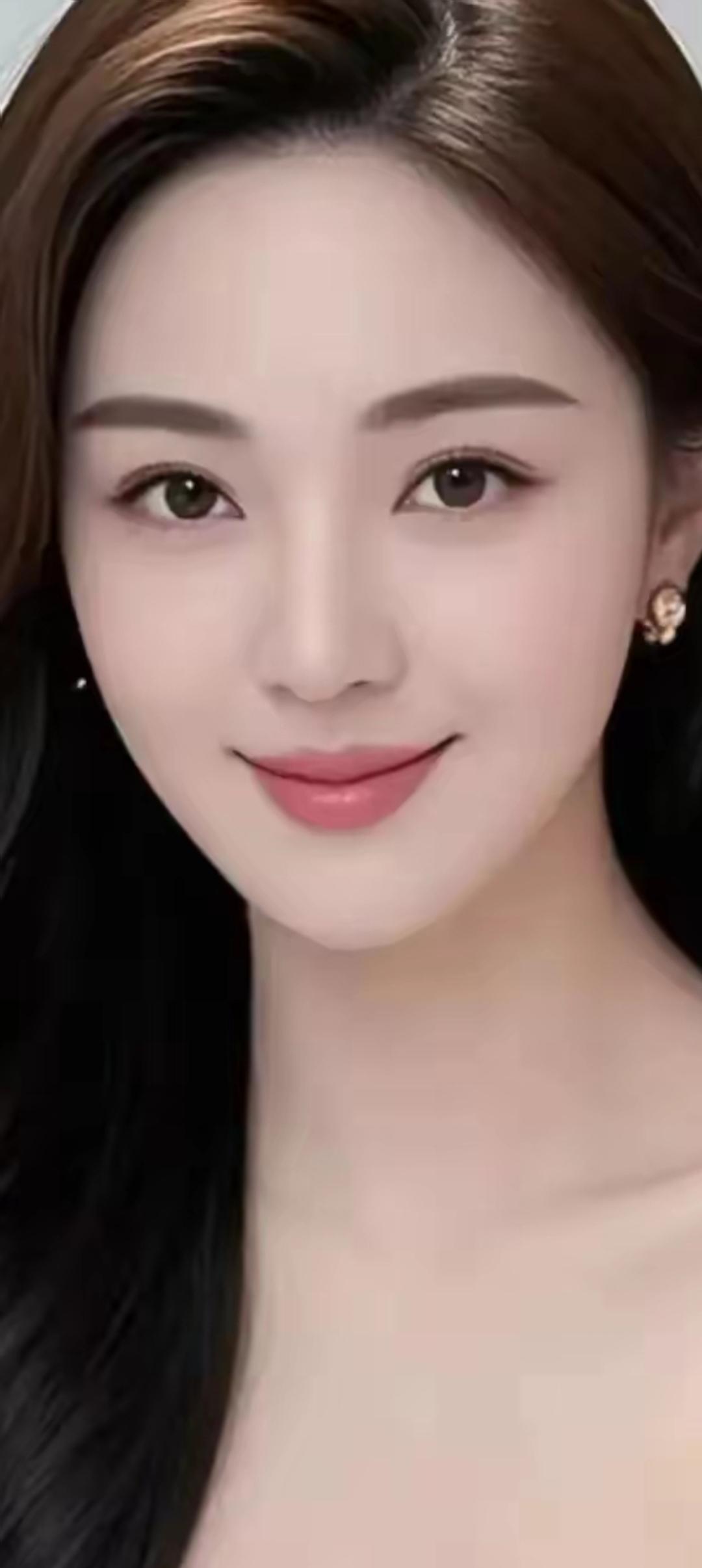 温柔甜美的微笑，散发着自然的光彩！🌟✨