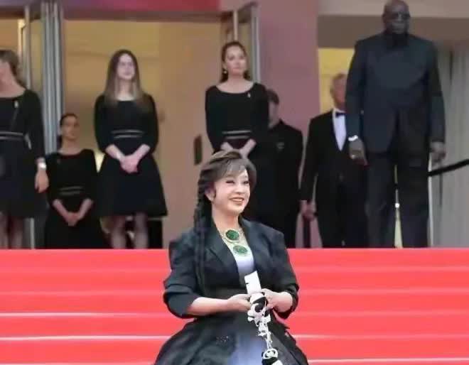刘晓庆没撒谎，她的确不认识王先生，但不认识王先生不代表她与王先生没有商业往来。