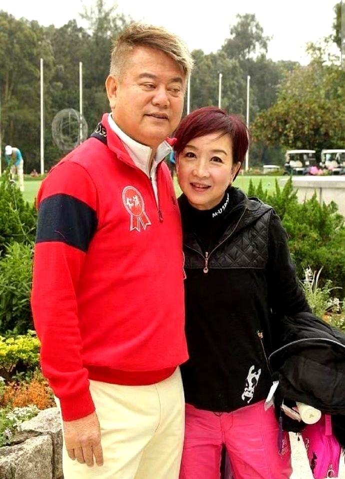 “叻哥”陈百祥，终于把藏了40多年的秘密说出来了！原来老婆黄杏秀不能生育，根