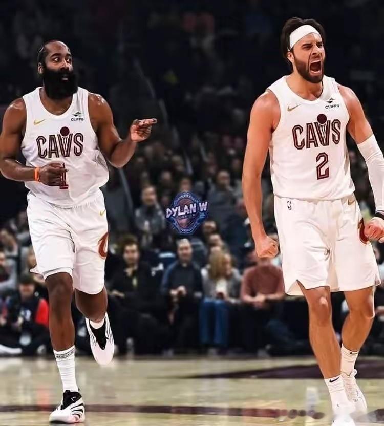 一场没打，哈登拎着四包现金就进了骑士更衣室，直接拍在1号球衣主人面前：兄弟，开个