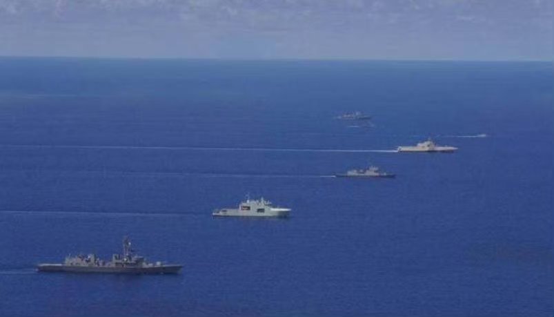 中国海军5对4围观四国舰队演习传说中的强势围观！10月30日至31日，美国、澳大