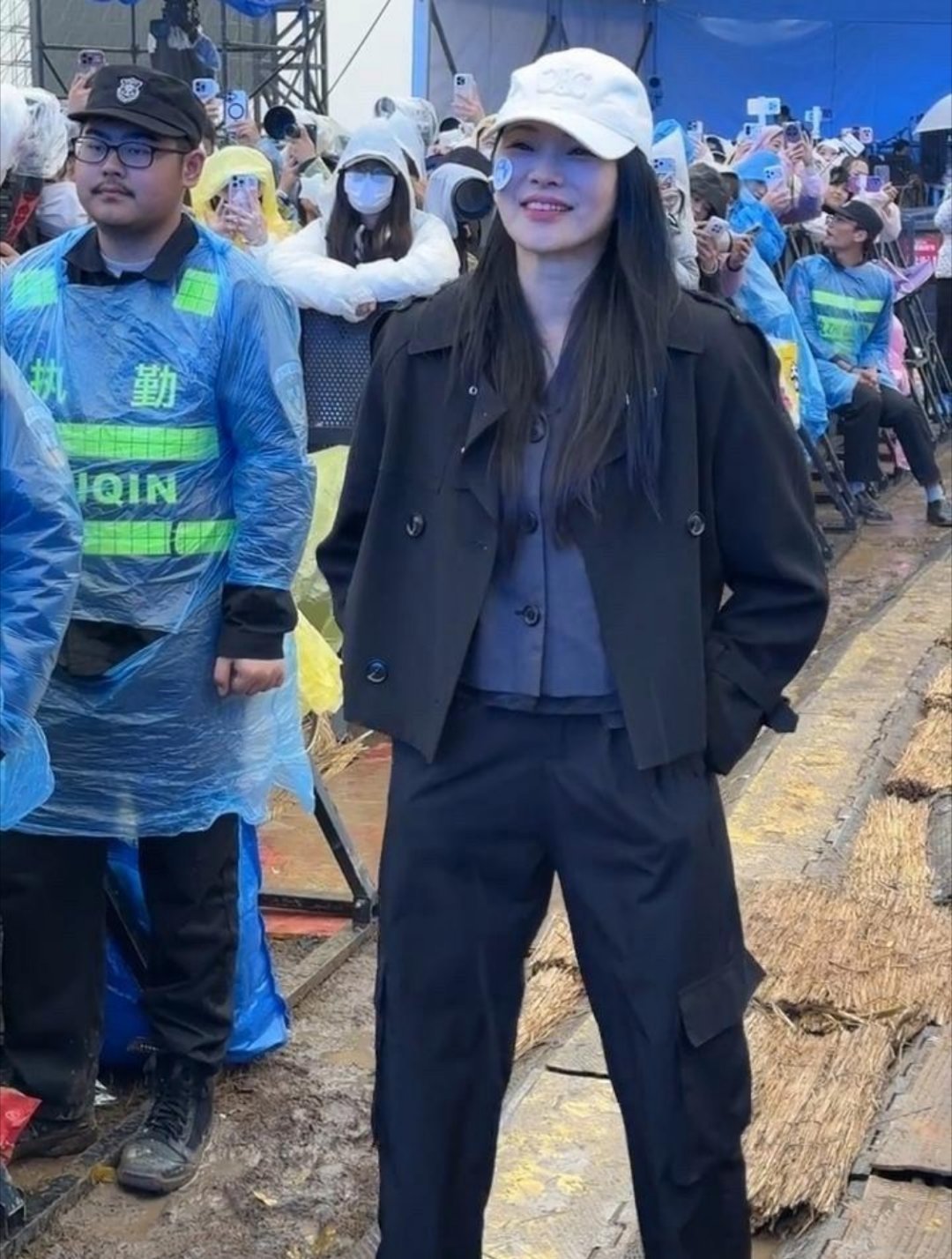 线下偶遇伊能静，她57岁了，保养真的很好，跳起舞来真的很带感啊！