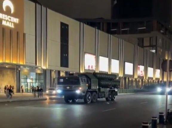 西亚两国抛弃俄罗斯，参加中国阅兵后，加快采购列装中印装备根据媒体报道，一段视频