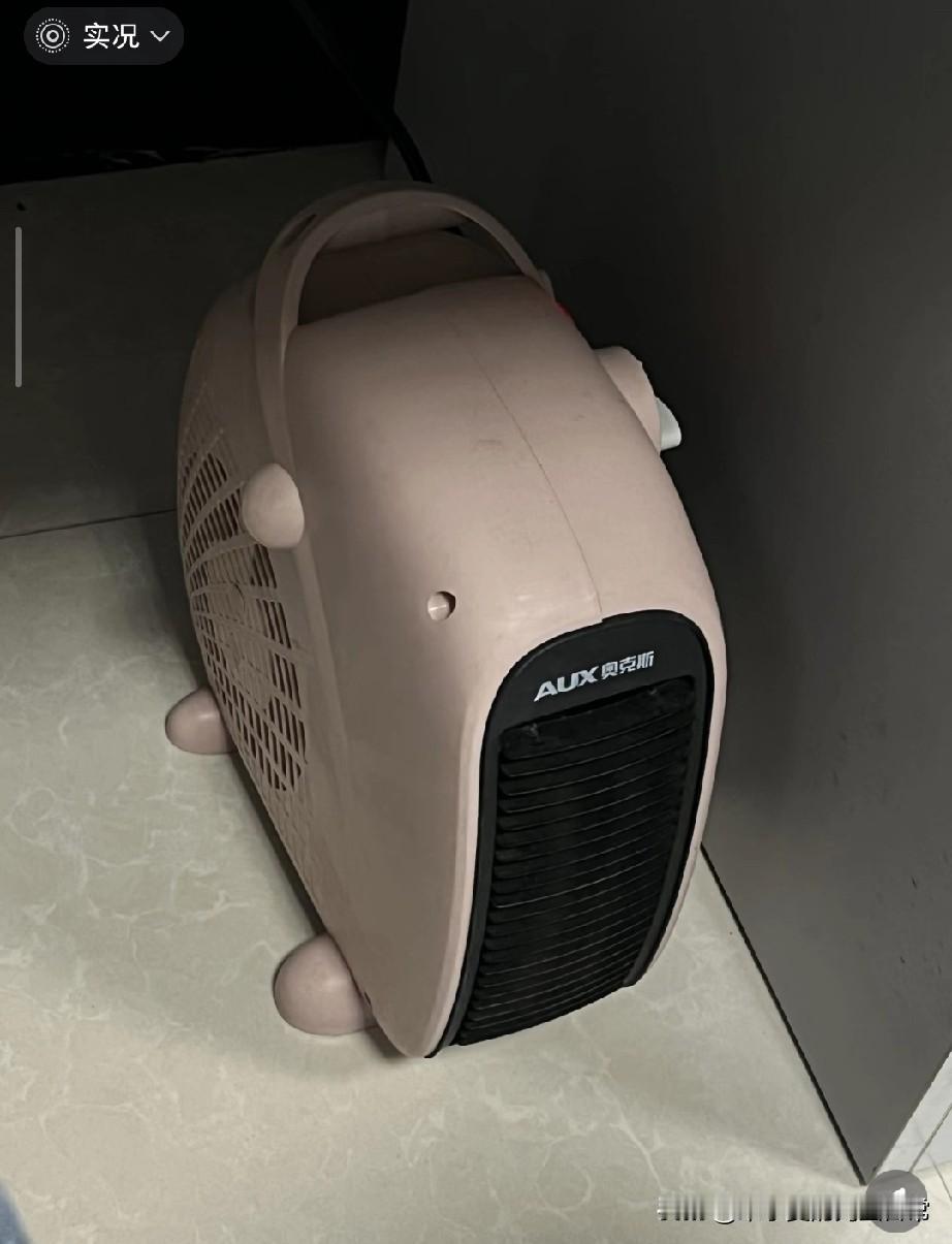 打工人在办公室偷电的!这个粉嘟嘟的奥克斯暖风机，成了我们办公室的“团宠”！