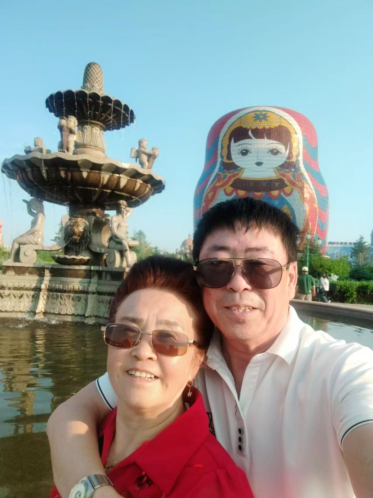 一起变老的幸福夫妻恩爱<...