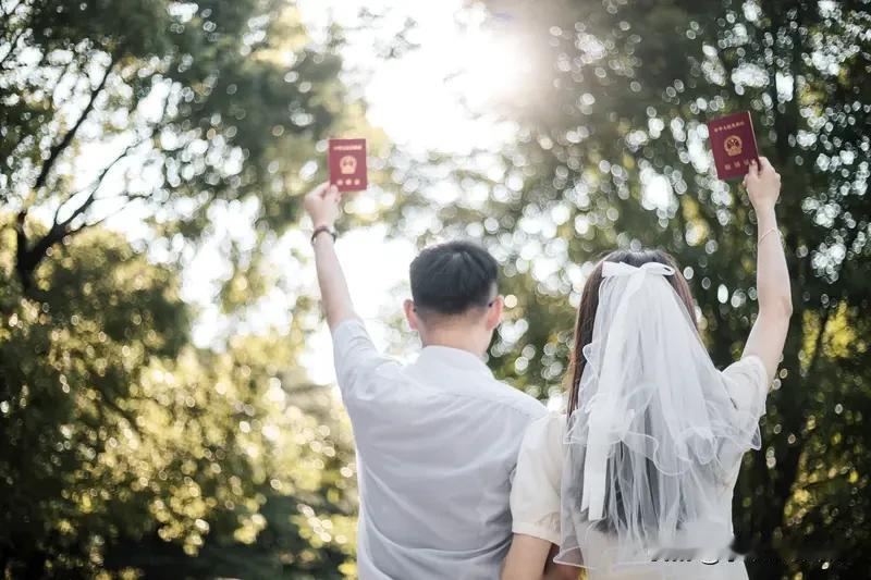 惊！中国男女光棍数量大揭秘，背后原因令人唏嘘家人们，人口数据暗藏玄机！第七次全