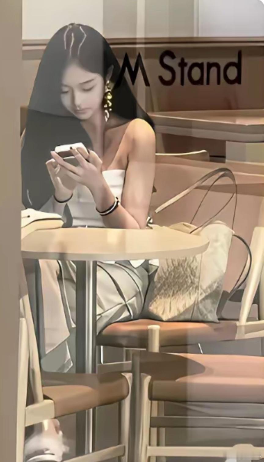 网友一致认为，这种女生一定是家里非常有钱，怎么判断的呢？​​​