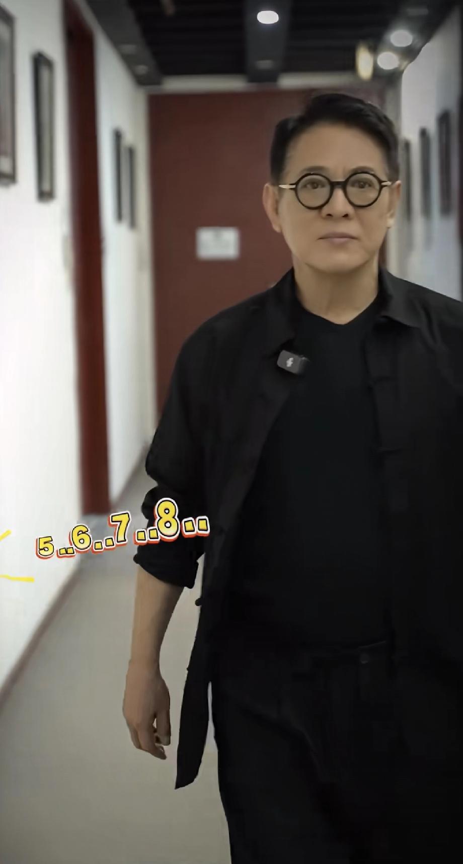 不愧是伟大的武术家李连杰，年轻时候的劲儿好像又回来了，看着像巅峰时代的李连杰