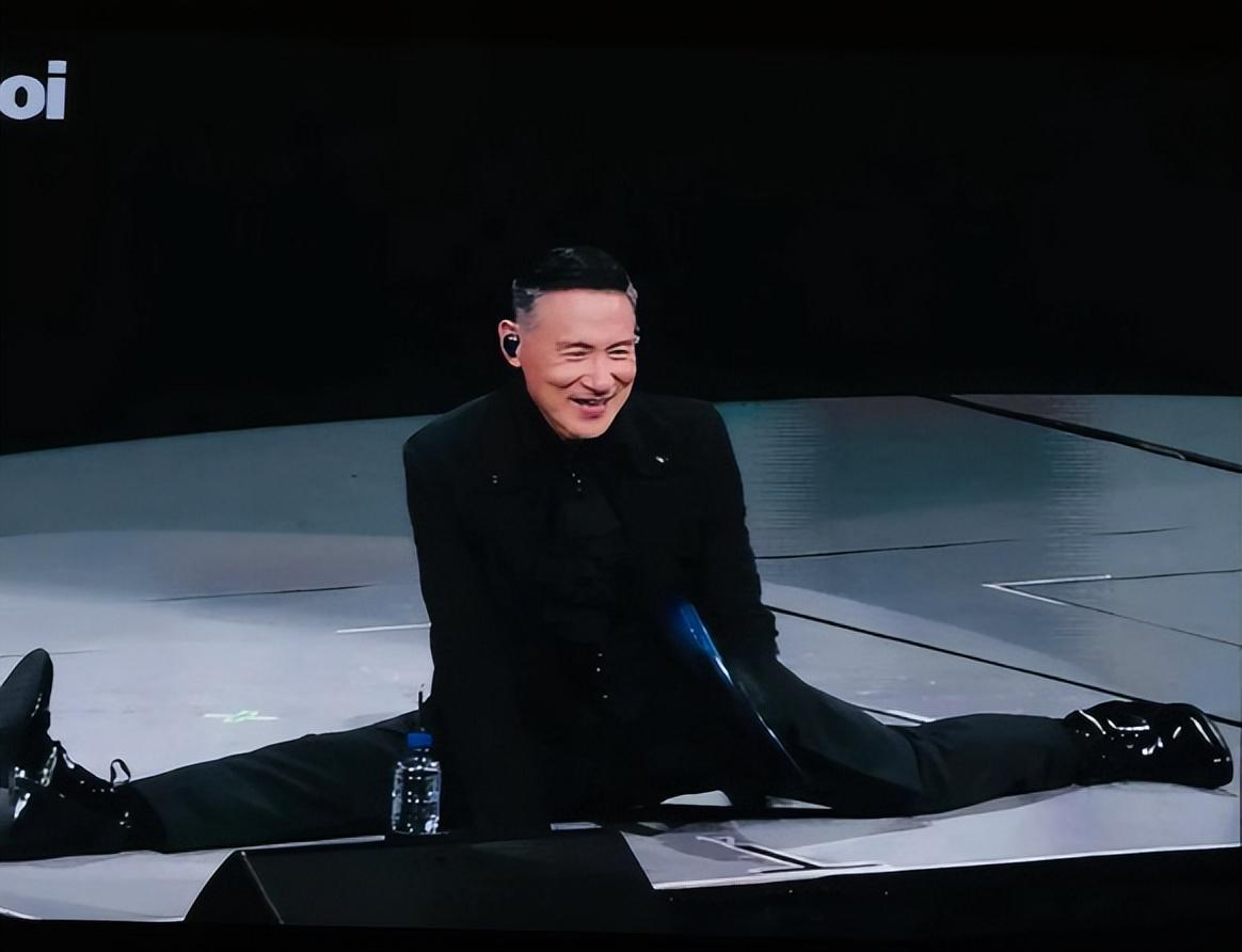 64岁开巡唱，练一字马，有趣的灵魂无关年龄歌神永远是歌神！张学友60+巡