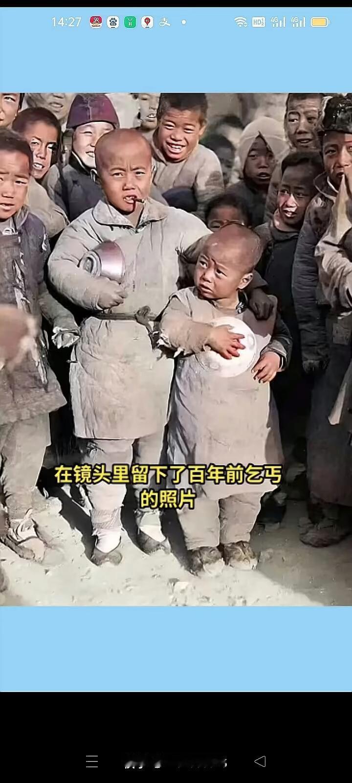 民国时期，那是个动荡又苦难的年代。看到一群孩子排队舍粥的场景，就想起民国十九年乾