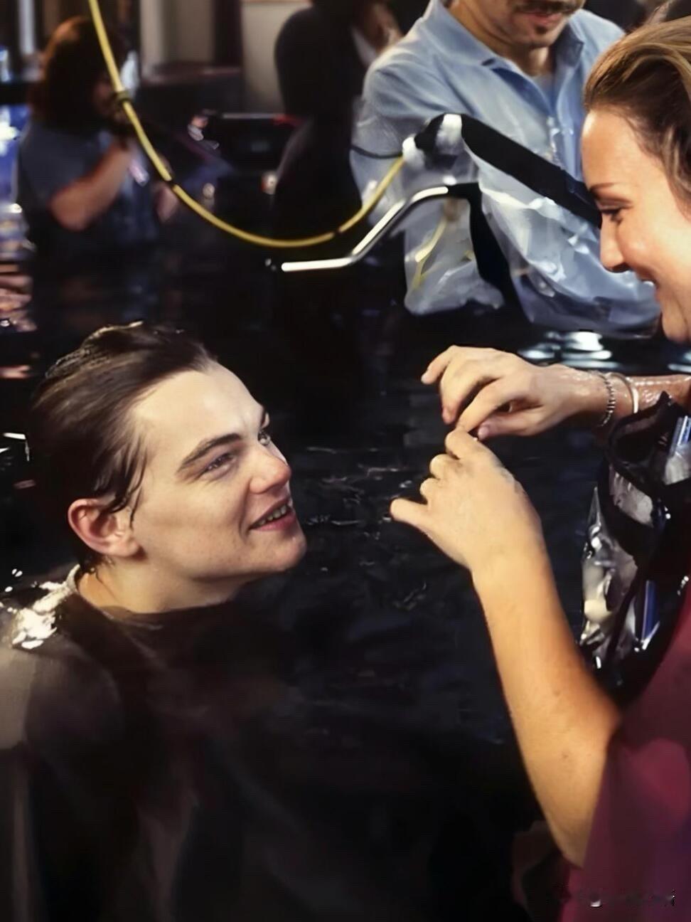 谁懂啊！小李子当年试镜帅到全楼沸腾当年莱昂纳多试镜《泰坦尼克号》，简直是大