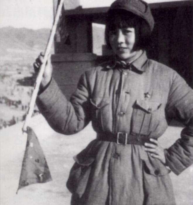1939年，长沙会战，女兵银金花突围时被日军包围，眼看敌人一拨一拨靠近，她迅速举