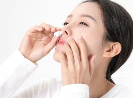 洗鼻子越洗越干、越洗越依赖？问题不在洗鼻，在你的用法 生理盐水洗鼻，从医学角