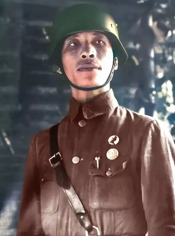 1941年4月24日清晨，谢团长气冲冲地走进一间营房，然而，他一进屋，四个昔日的