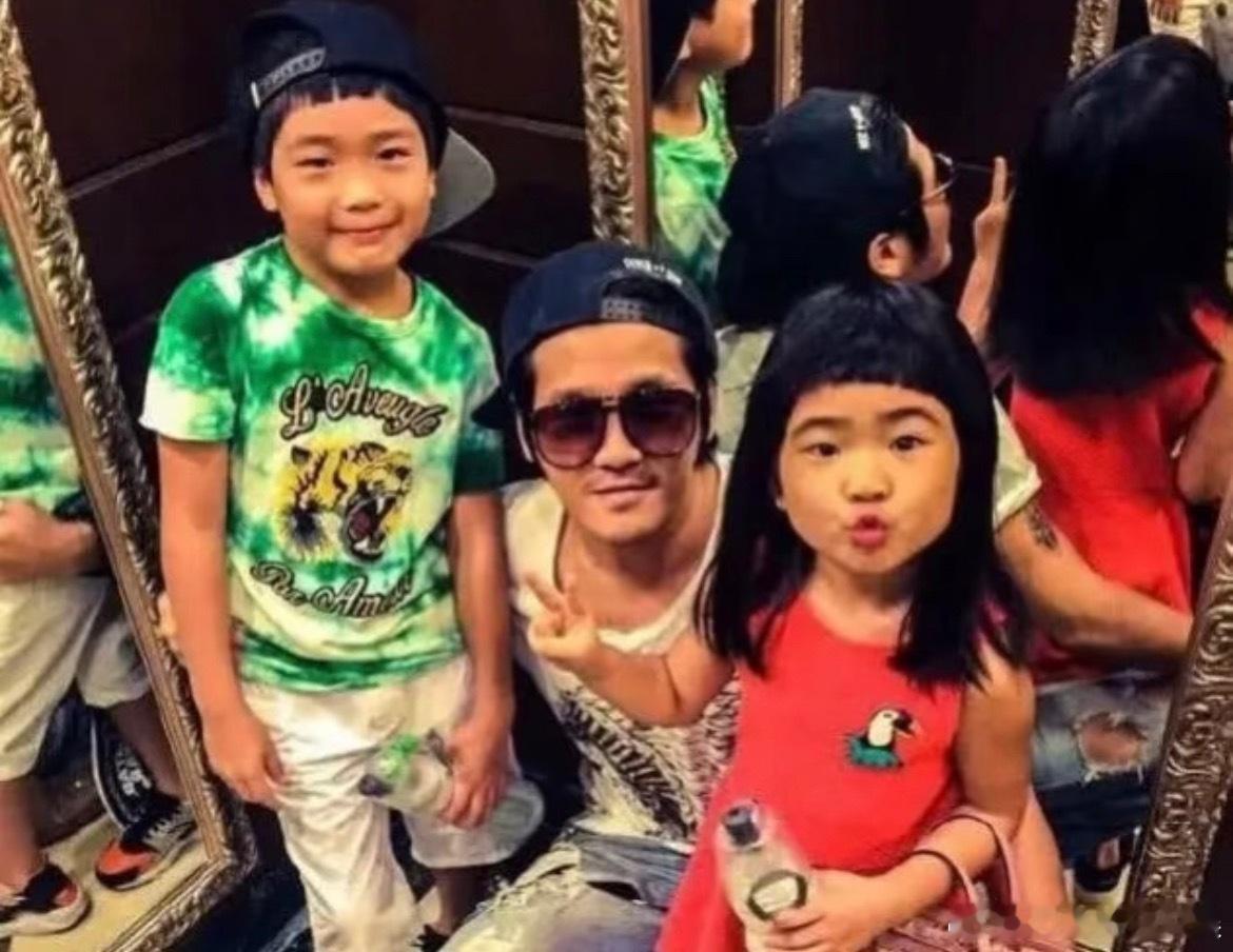 曹格儿子宣布恋情舅你是懂怎么为爸爸打歌的官宣的BGM用的是爸爸的歌[点赞][