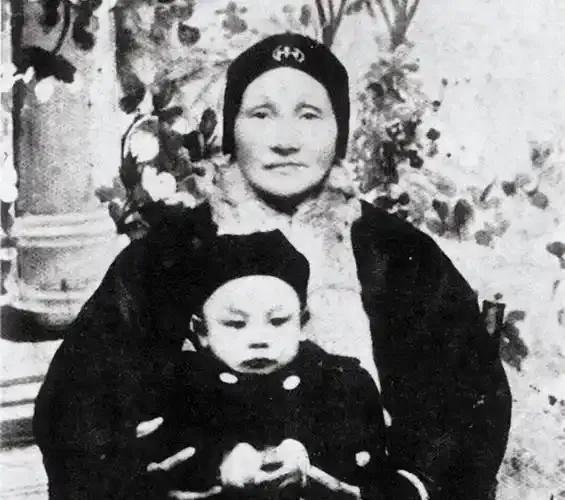 1931年，蒋介石的亲妹妹蒋瑞莲向他告状，丈夫在外沾花惹草，希望他能加以规劝，没