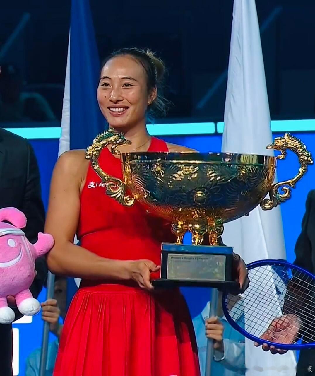郑钦文即使排名来到23位郑钦文2018，排名16的科斯蒂亚2424，我再问一次