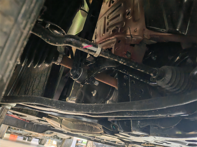 23款威朗乐享版前半轴生锈半球也生锈，我拍了展车也是生锈的，大家可以看看自己的