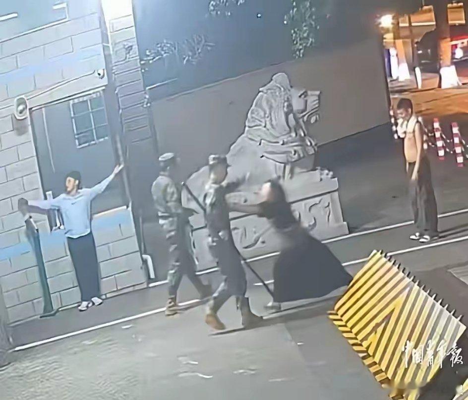 这要是在美国，估计已经被打成筛子了。