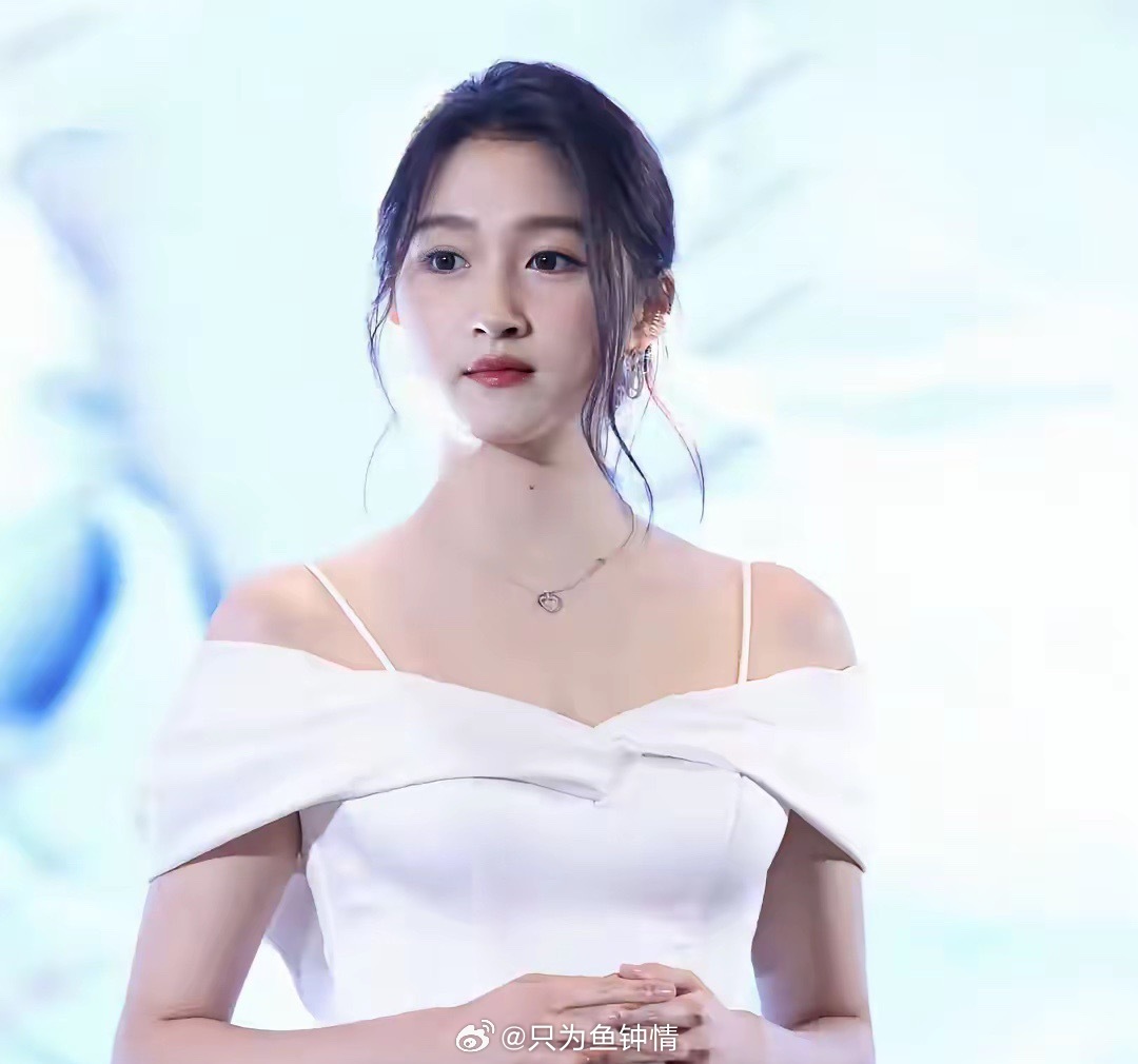 怪不得贾玲和沈腾一直不找关晓彤拍电影呢，明明几个人在王牌对王牌上关系很好，却