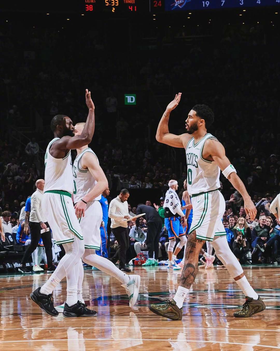 凯尔特人119-109击败雷霆。凯尔特人终结雷霆12连胜今天塔图姆打了35分钟，