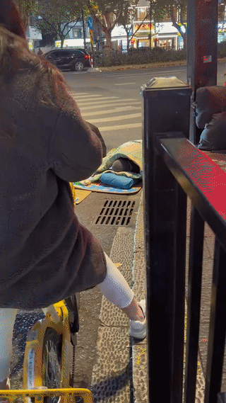 碰到这种情况，你会怎么办？虽然看他们挺可怜的，但是千万不要动了恻隐之心！因为