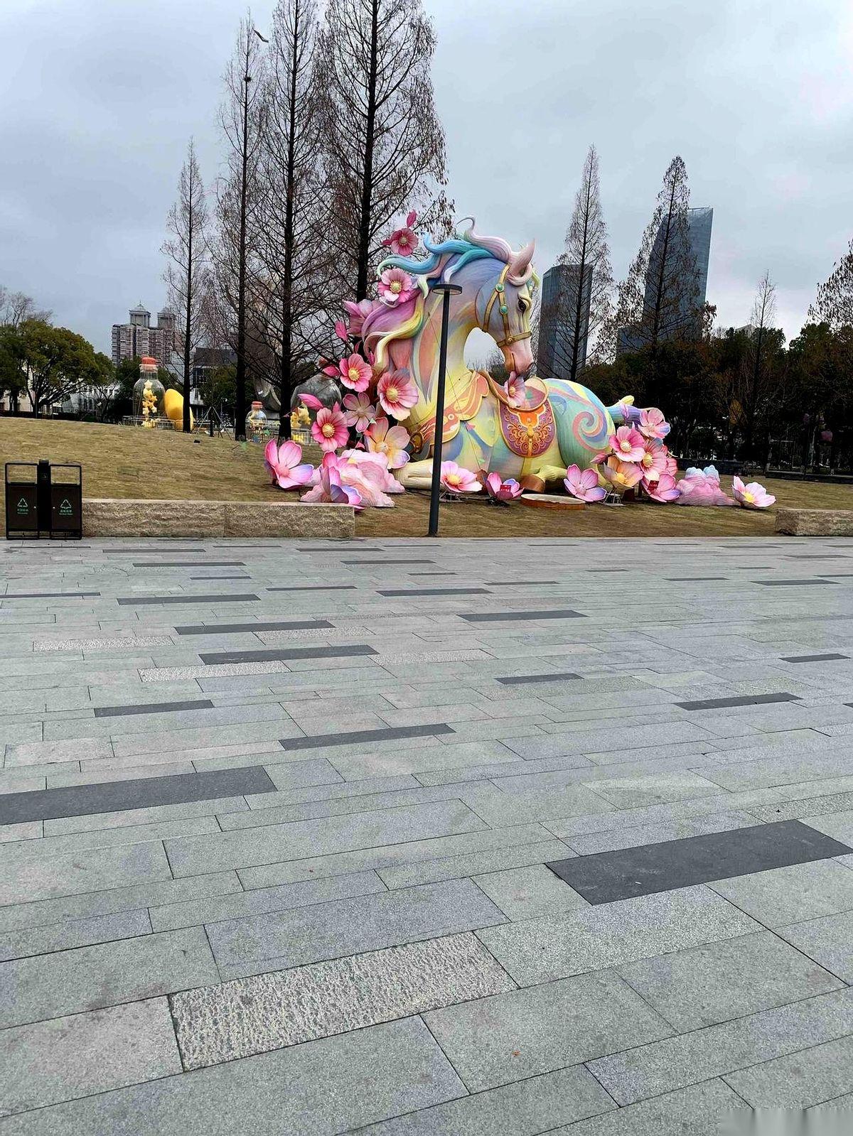 75万。我辛辛苦苦干了半辈子的店，卖了75万。本来一半是死期，给我儿子攒的婚